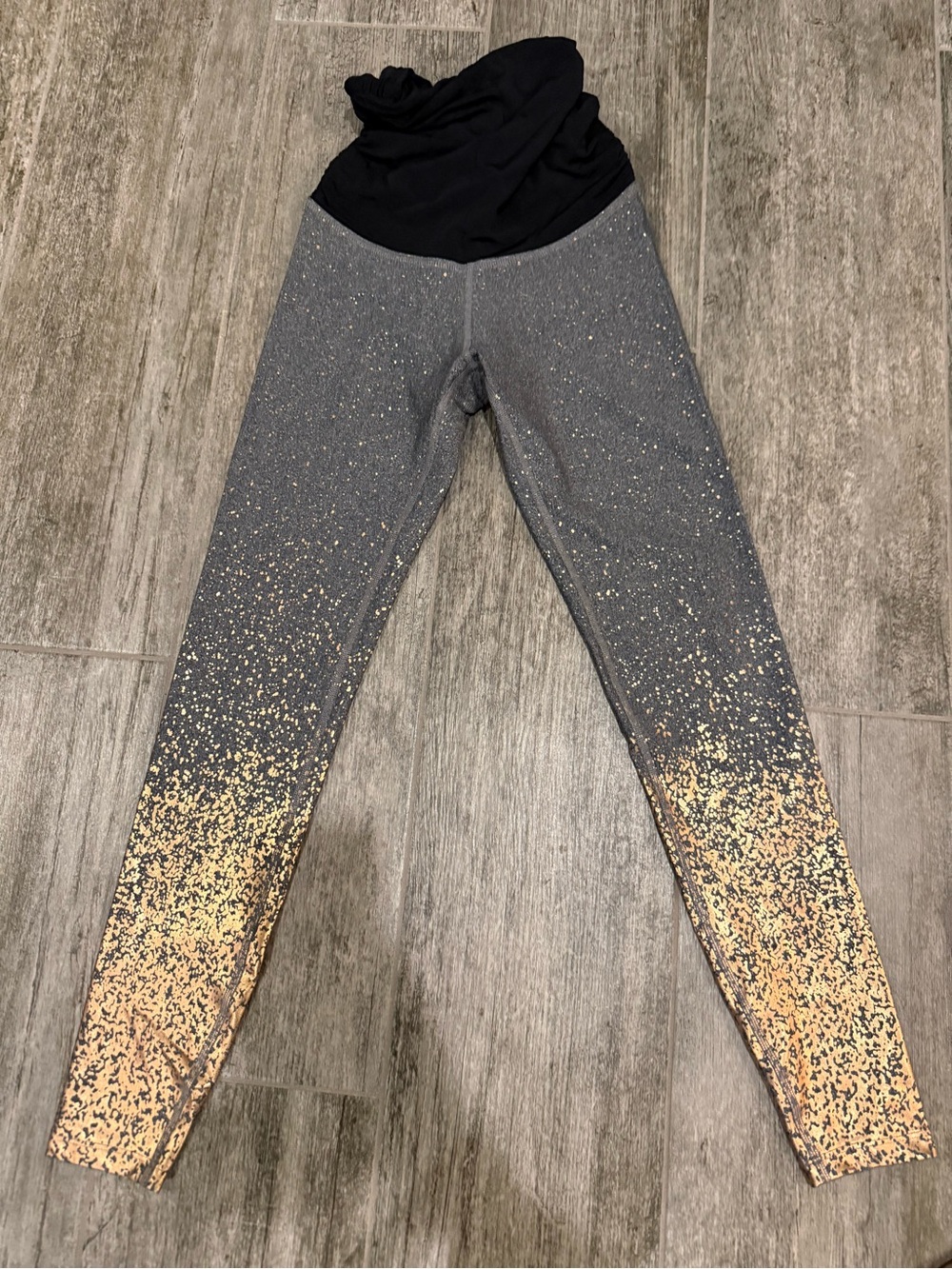 Beyond Yoga Beyond The Bump Maternity Alloy Leggings Gray & Gold - Small